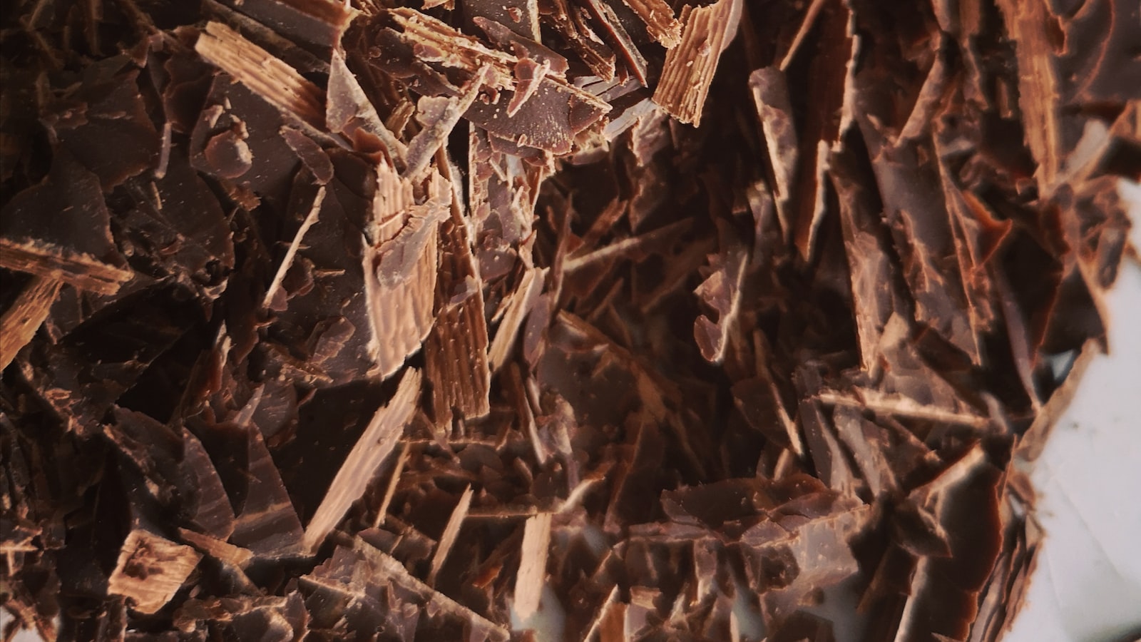 4) Benefici del cioccolato fondente: stimolante naturale per le funzioni cognitive